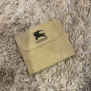 A small Burberry pouch!